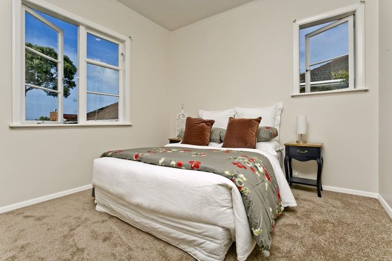 Photo of property in 1/221 Lake Road, Belmont, Auckland, 0622