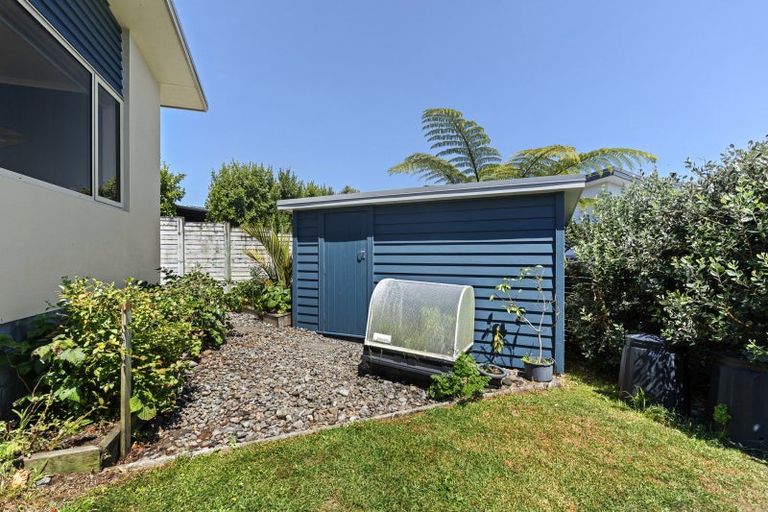 Photo of property in 5d Tui Grove, Oakura, 4314