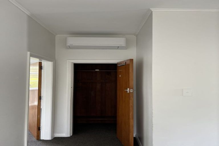 Photo of property in 33 Hindmarsh Street, Johnsonville, Wellington, 6037