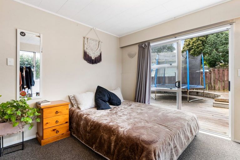 Photo of property in 1/14 Waari Avenue, Sunnyvale, Auckland, 0612