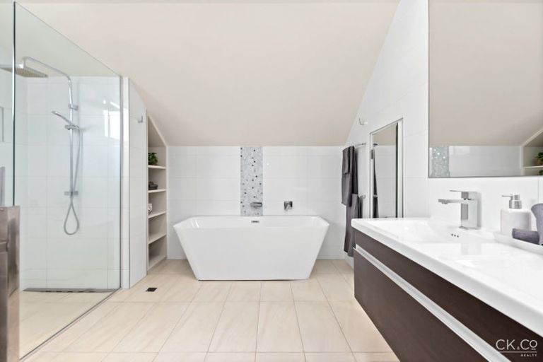 Photo of property in 32 Saint Columbans Grove, Boulcott, Lower Hutt, 5010