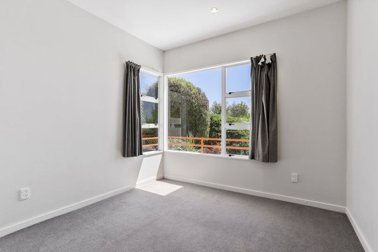 Photo of property in 2/5a Madeley Road, Mount Pleasant, Christchurch, 8081