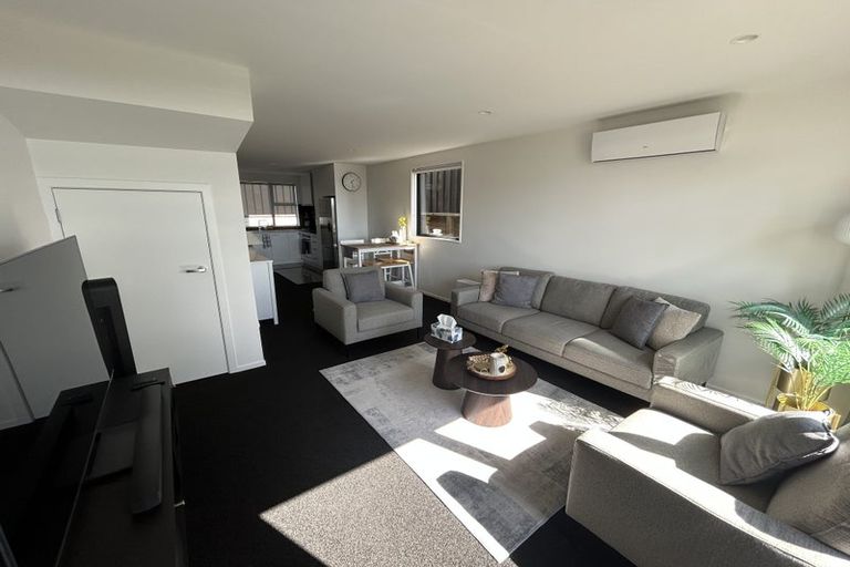 Photo of property in 5/15 Chivalry Road, Glenfield, Auckland, 0629
