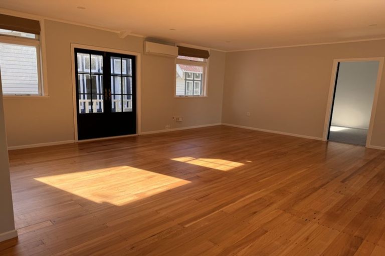 Photo of property in 26 Ngaio Road, Kelburn, Wellington, 6012