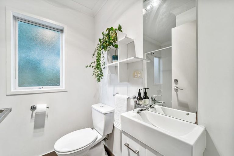Photo of property in 1143a Whangaparaoa Road, Tindalls Beach, Whangaparaoa, 0930