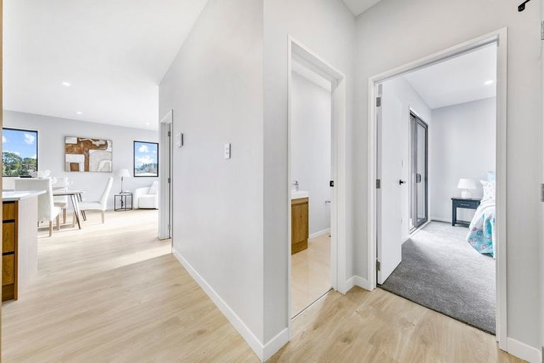 Photo of property in 63 Mcindoe Road, Kumeu, 0810