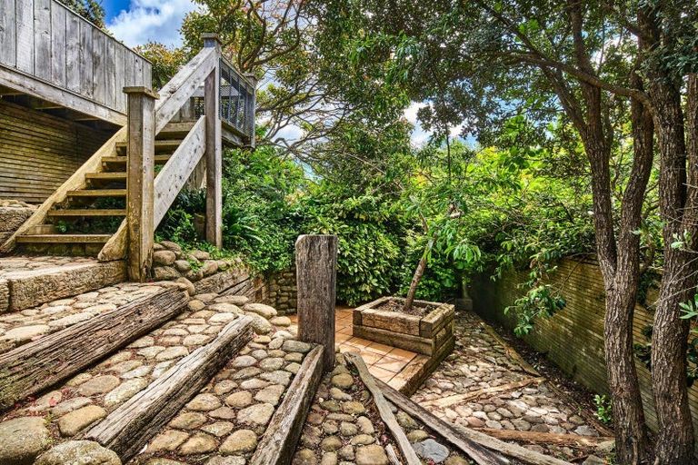 Photo of property in 104 Renown Road, Raumati South, Paraparaumu, 5032