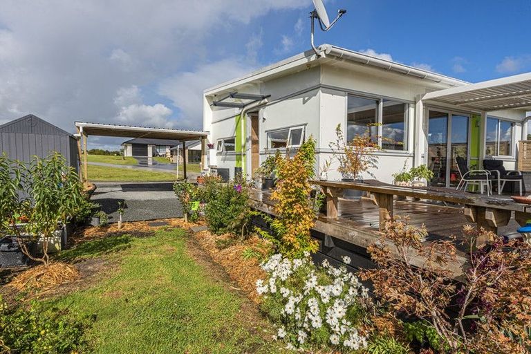 Photo of property in 1 Manaaki Circle, Paparoa, 0571