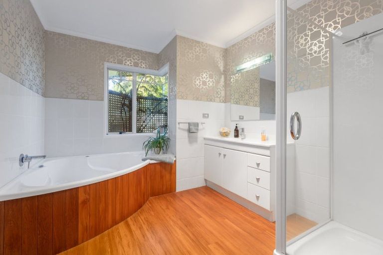 Photo of property in 9 Taylor Place, Merrilands, New Plymouth, 4312