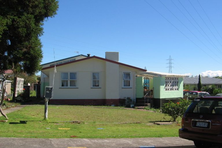 Photo of property in 14 Martin Place, Kelston, Auckland, 0602