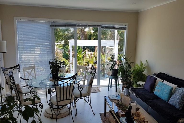 Photo of property in 2 Staines Avenue, Mangere East, Auckland, 2024