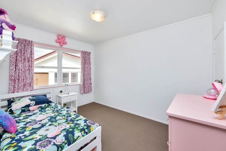 Photo of property in 4 Snowden Place, Opaheke, Papakura, 2113