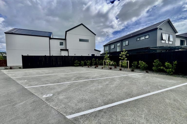 Photo of property in 9 Resnik Crescent, Kumeu, 0810