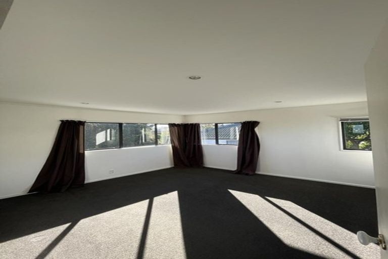 Photo of property in 5 Goldfinch Rise, Unsworth Heights, Auckland, 0632