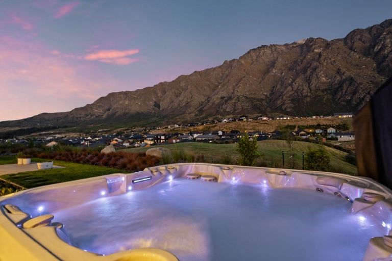 Photo of property in 40 Cunninghams Drive, Jacks Point, Queenstown, 9371