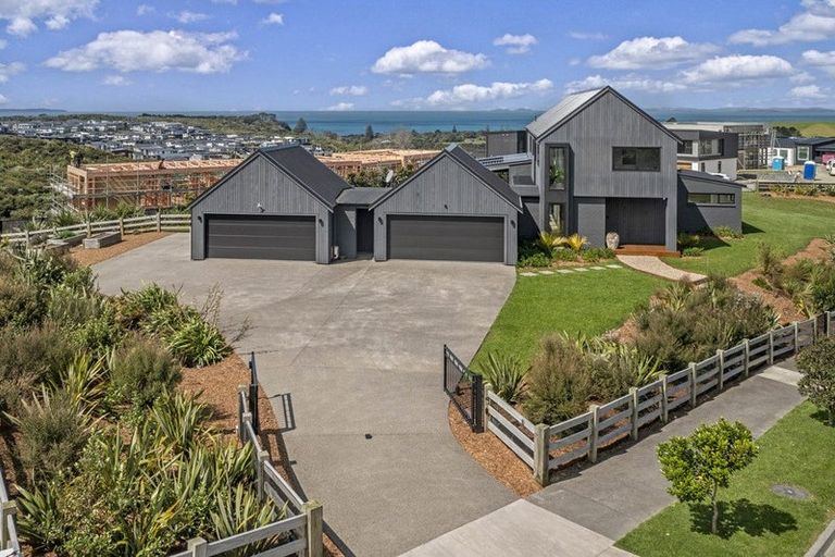 Photo of property in 9 Ridgelea Road, Long Bay, Albany, 0792