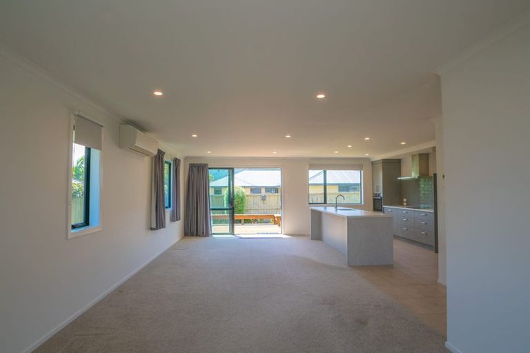 Photo of property in 40 Golden Shore Place, Coromandel, 3506