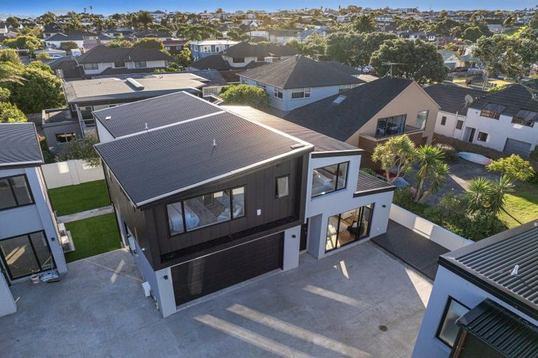 Photo of property in 18b The Esplanade, Eastern Beach, Auckland, 2012