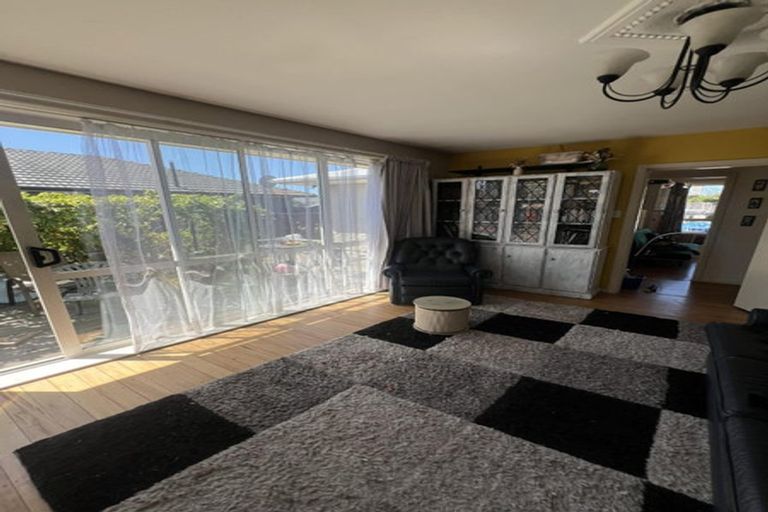Photo of property in 102 Effingham Street, North New Brighton, Christchurch, 8083
