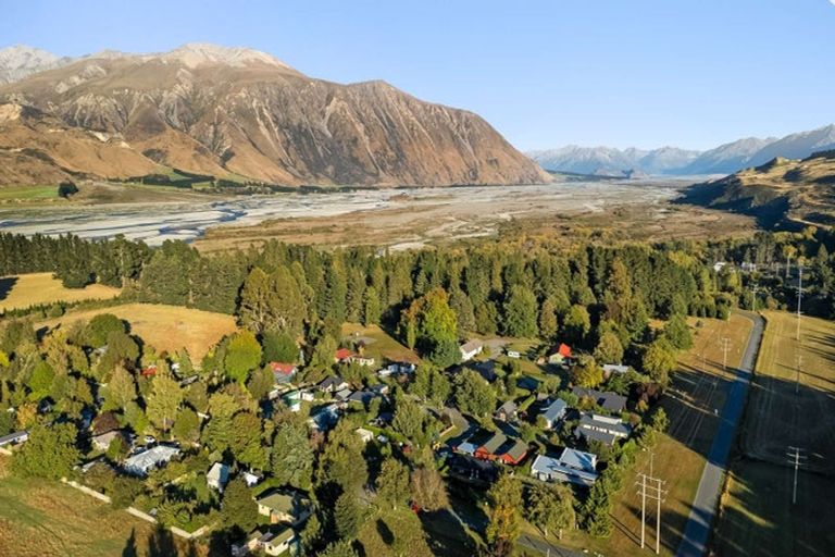 Photo of property in 1 Hart Place, Lake Coleridge, 7572