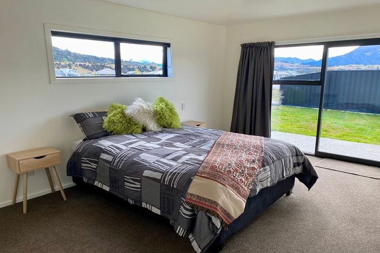 Photo of property in 19 Kingfisher Crescent, Albert Town, Wanaka, 9305