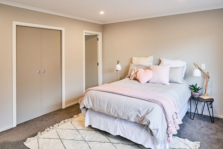 Photo of property in 33 Henrietta Maxwell Grove, Wainuiomata, Lower Hutt, 5014