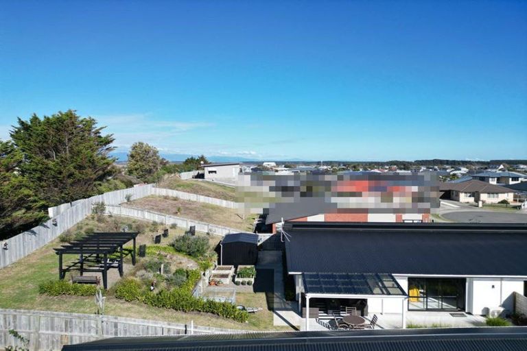 Photo of property in 17 Oxnam Place, Foxton Beach, Foxton, 4815