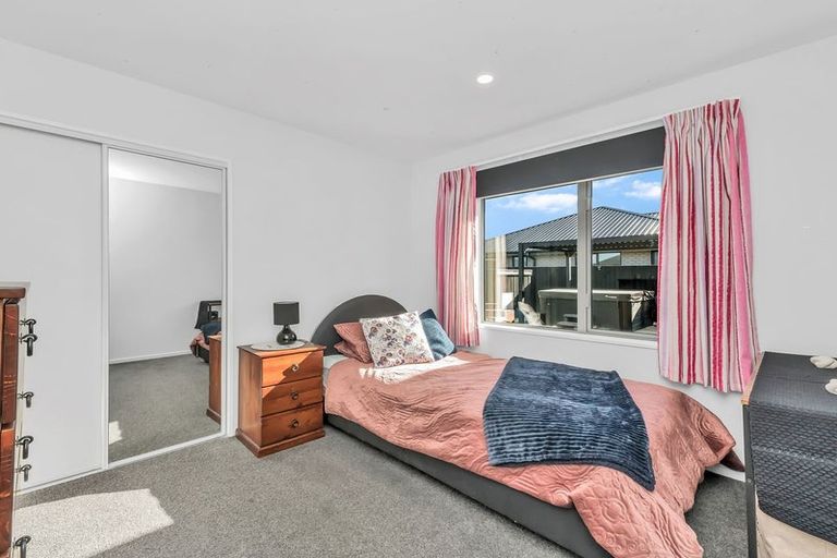 Photo of property in 5 Fountain Place, Rolleston, 7614