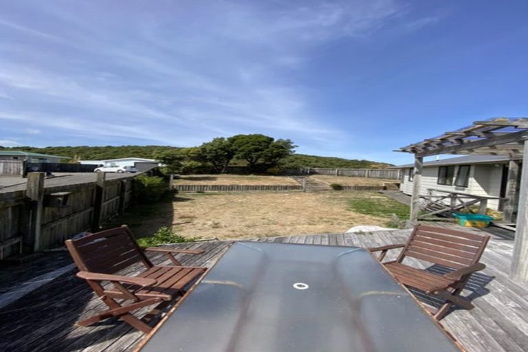 Photo of property in 15 Welland Place, Island Bay, Wellington, 6023