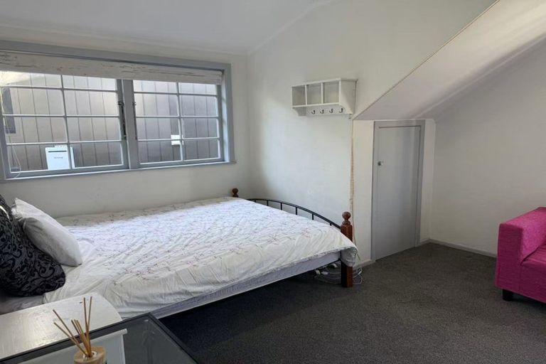 Photo of property in 50 Peter Terrace, Castor Bay, Auckland, 0620