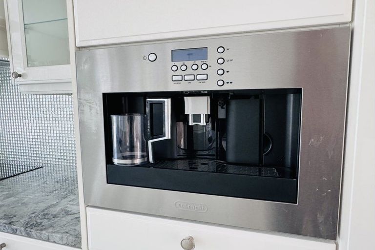 Photo of property in 12 Snowdon Road, Fendalton, Christchurch, 8052