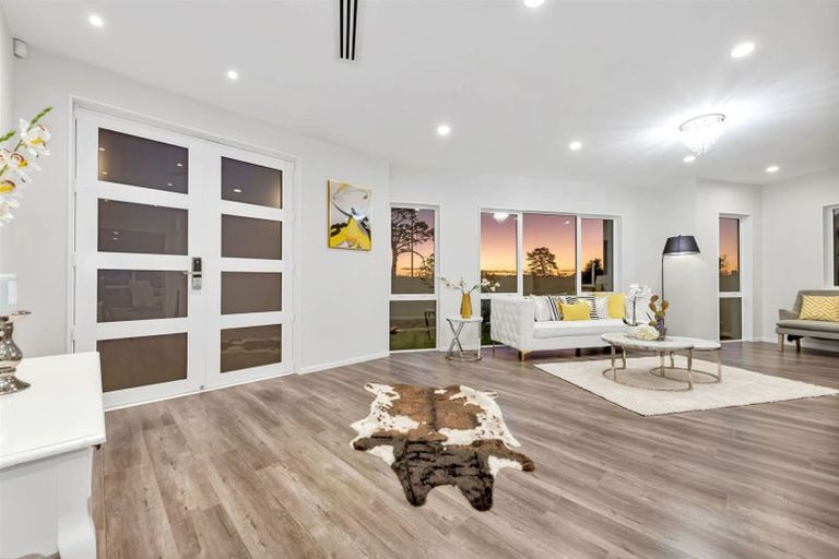 Photo of property in 15 Catalina Avenue, Rosehill, Papakura, 2113