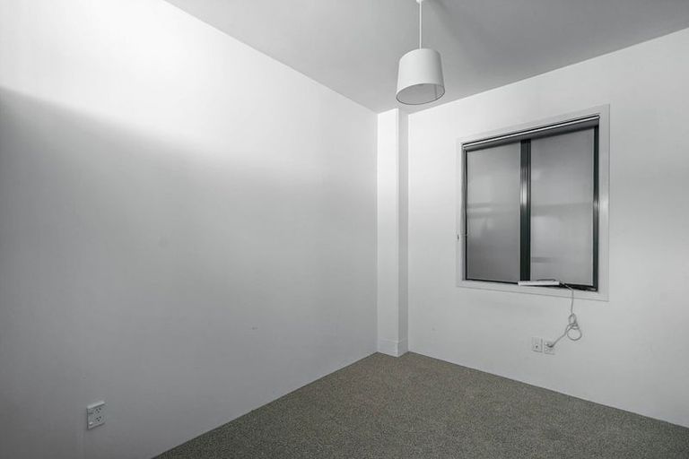 Photo of property in Endeavour Apartments, 18/125 Thorndon Quay, Pipitea, Wellington, 6011
