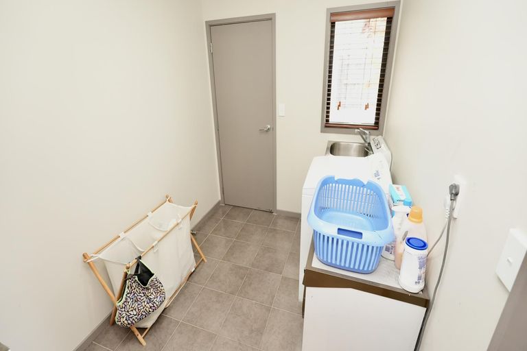 Photo of property in 32 Rosalie Terrace, Kelvin Grove, Palmerston North, 4414