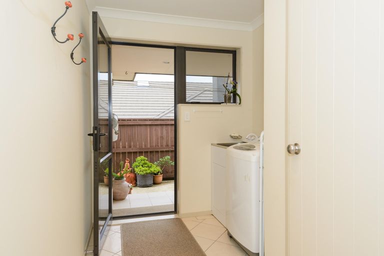 Photo of property in 12 Tennyson Avenue, Kelvin Grove, Palmerston North, 4414