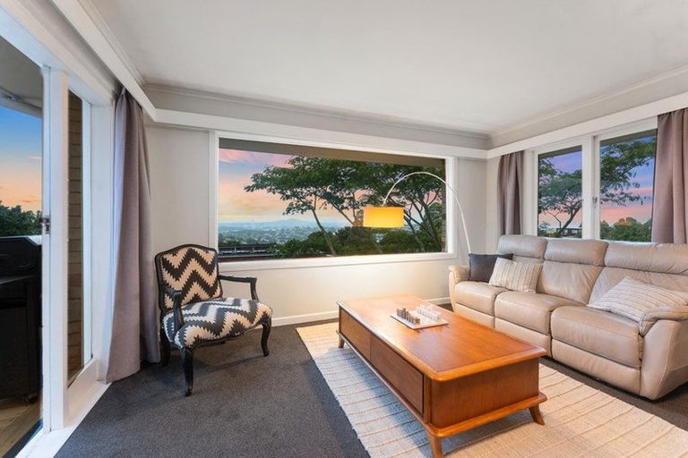 Photo of property in 1/177 Glenfield Road, Hillcrest, Auckland, 0627