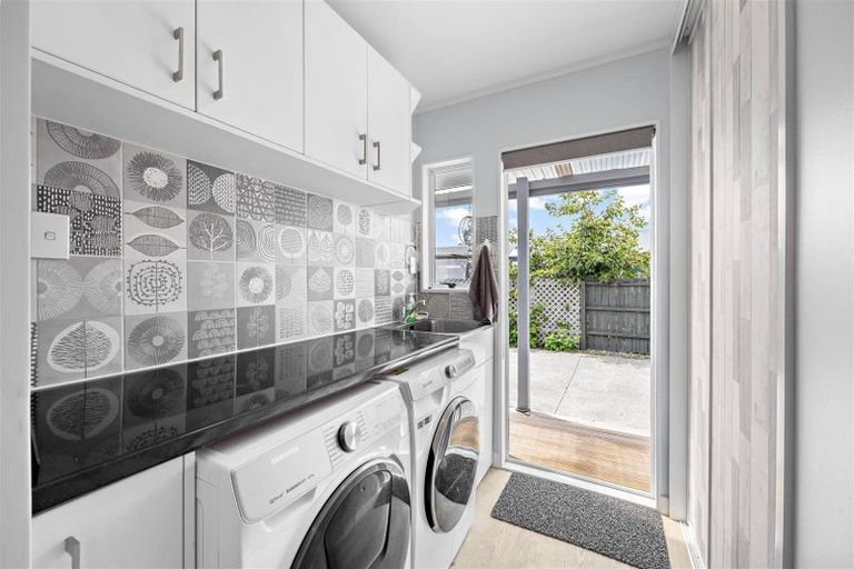 Photo of property in 2 Caesar Roose Drive, Glenview, Hamilton, 3206