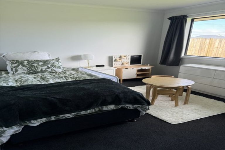 Photo of property in 11 Te Hirawanui Drive, Kelvin Grove, Palmerston North, 4414