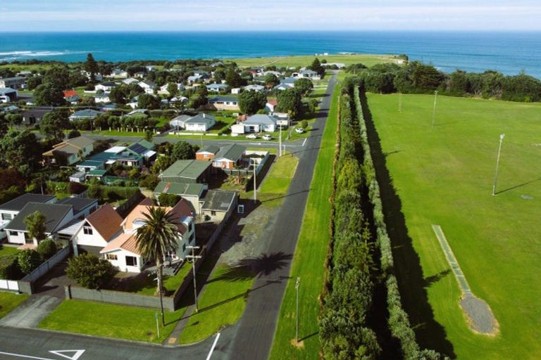 Photo of property in 88 Domett Street, Opunake, 4616