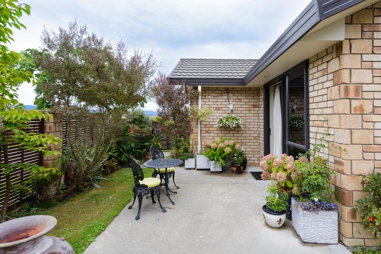 Photo of property in 12 Tennyson Avenue, Kelvin Grove, Palmerston North, 4414