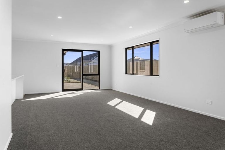 Photo of property in 5 Weaver Street, Woodend, 7691