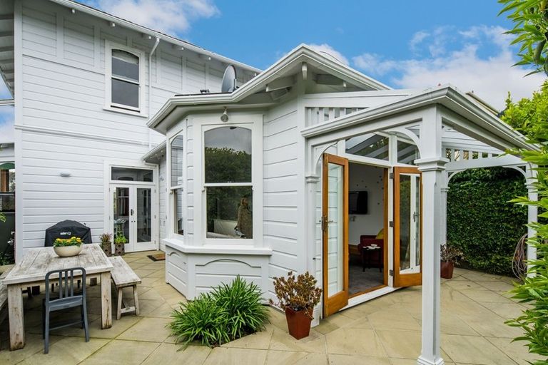 Photo of property in 19 Brougham Street, Mount Victoria, Wellington, 6011