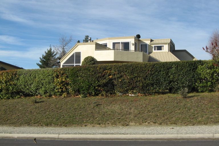 Photo of property in 61 Kennedy Crescent, Wanaka, 9305