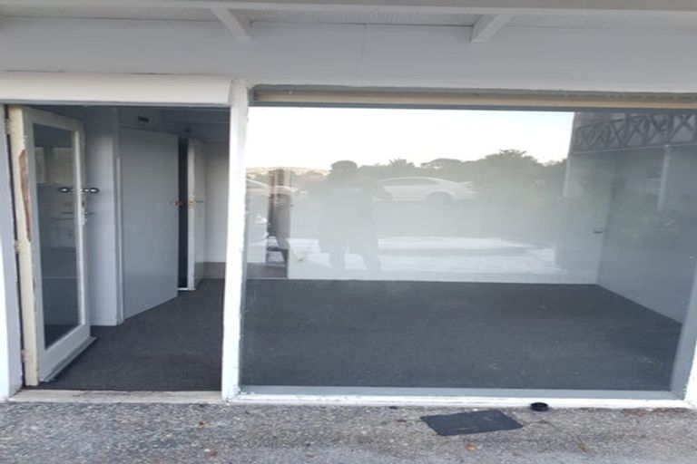 Photo of property in 40 West Coast Road, Glen Eden, Auckland, 0602