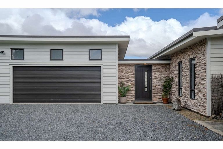Photo of property in 11 Cochrane Drive, Kerikeri, 0230