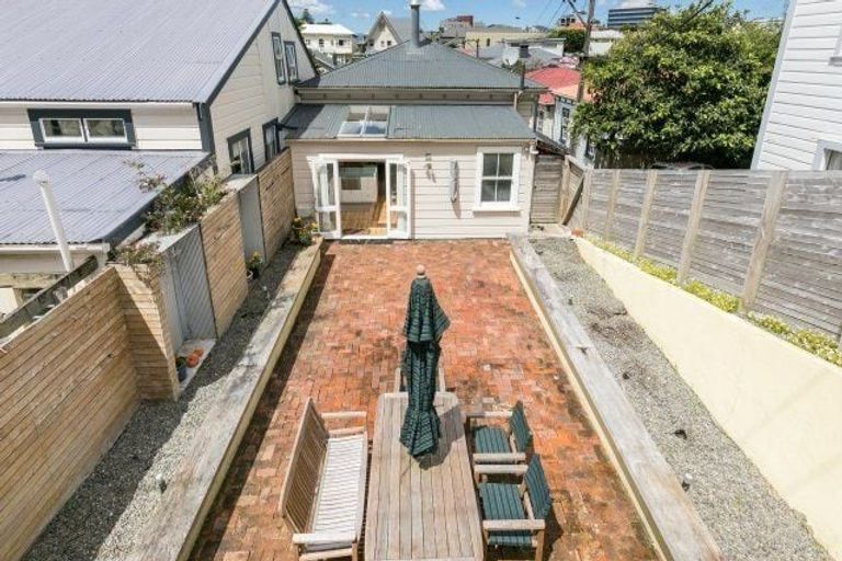 Photo of property in 22 Poplar Grove, Thorndon, Wellington, 6011