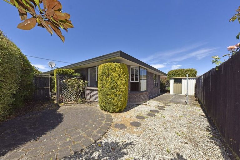 Photo of property in 1/54 Aorangi Road, Bryndwr, Christchurch, 8053