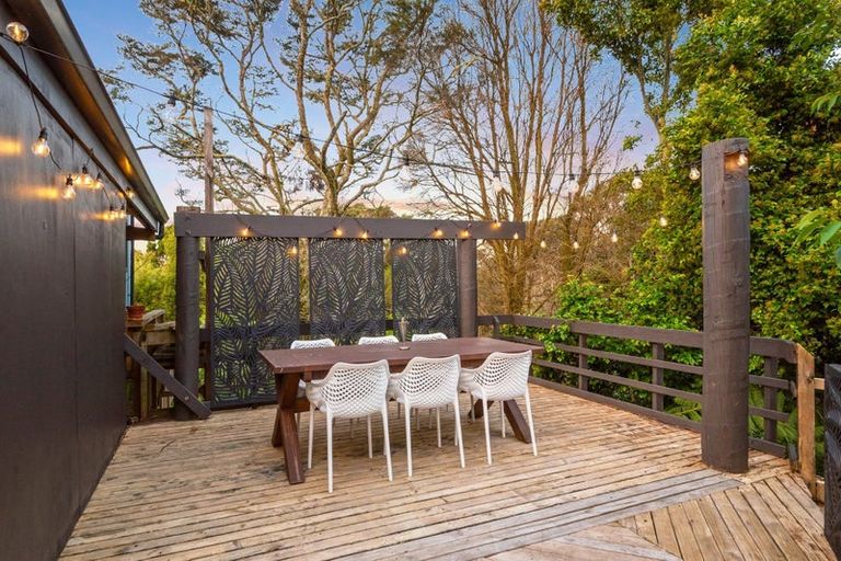 Photo of property in 1/5 Glenbush Place, Birkenhead, Auckland, 0626