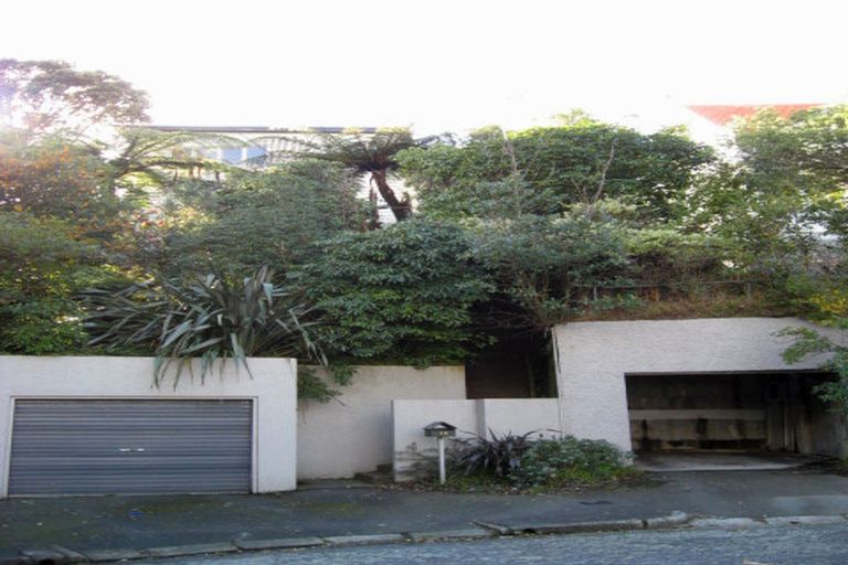 Photo of property in 14 Newcombe Crescent, Karori, Wellington, 6012