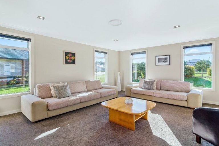Photo of property in 19 Montgomery Crescent, Kinloch, Taupo, 3377